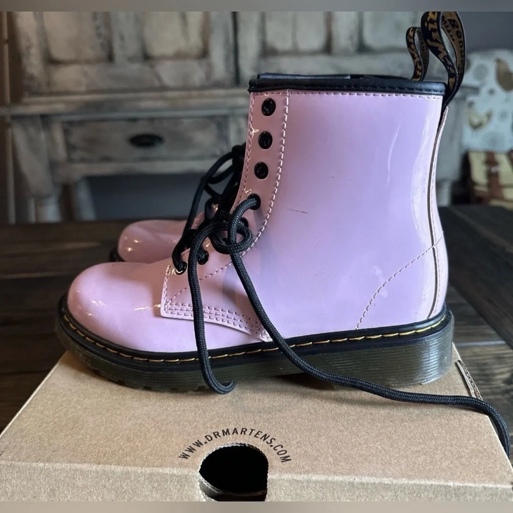 Dr Martins Air Wair Pale Pink 1460 J Girls Leather Boots size 2 great condition